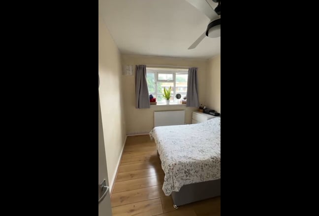 Spacious Double bed room available Main Photo