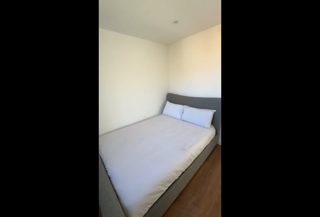 Bright Double Loft Room Available – East Ham - E6  Main Photo
