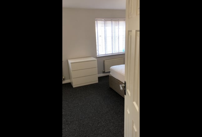 *Double & Single Furnished Rooms* Main Photo
