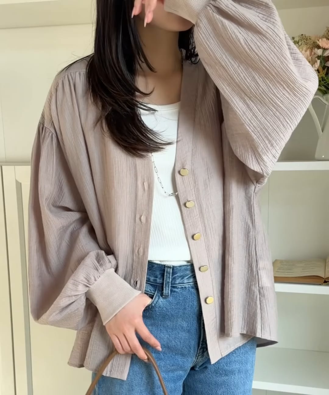 透けて、揺れて、涼しくこなれる。シアーカーディガン（Vネック
