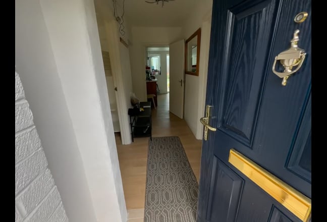 4 bedroom large garden 3 bathroom sun room  Main Photo