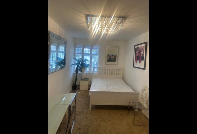 Beautiful large en-suite bedroom in Streatham hill Main Photo