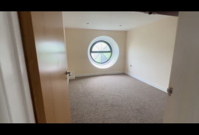 Double Room for Rent in Farmborough   Main Photo