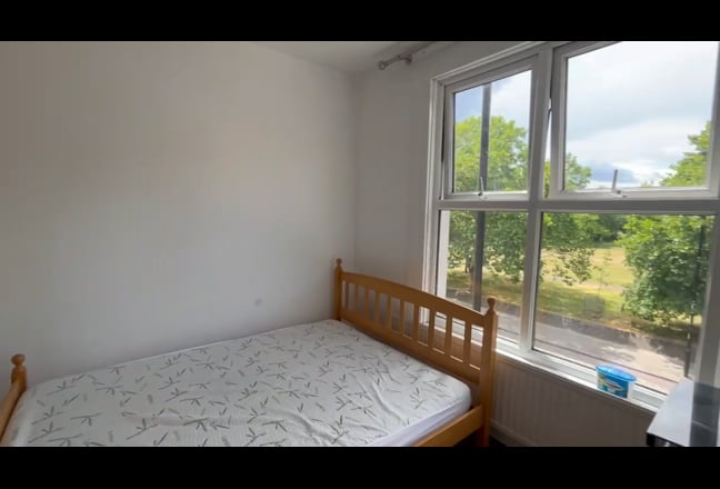  Double  Room  Near  Mile  End Station,E3 (Female preferred)
 Main Photo