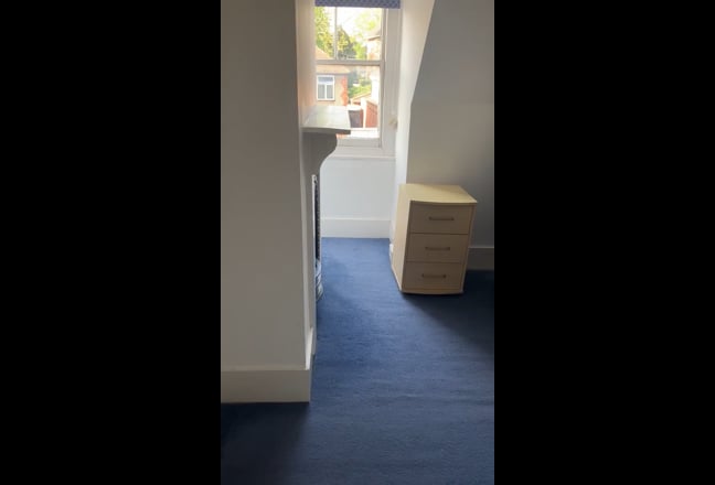  Lovely top floor living space near university  Main Photo