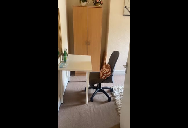 Cosy double bedroom in a shared house  Main Photo