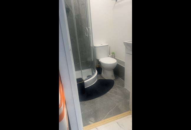 Modern En-Suite Room in Quiet Location  Main Photo