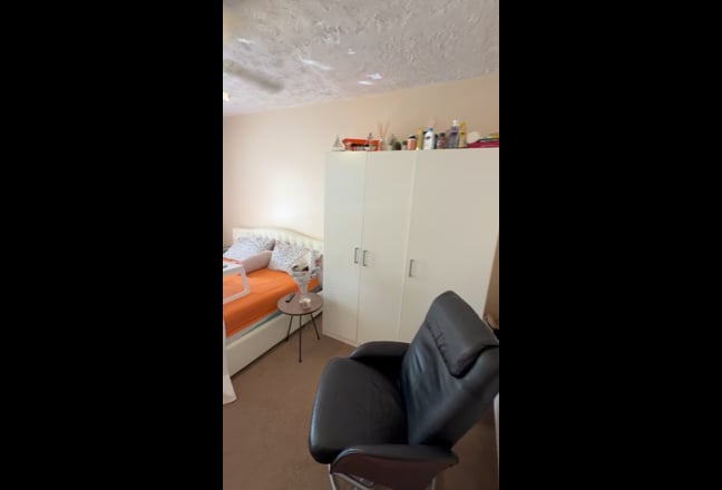 Double Room to Rent Main Photo