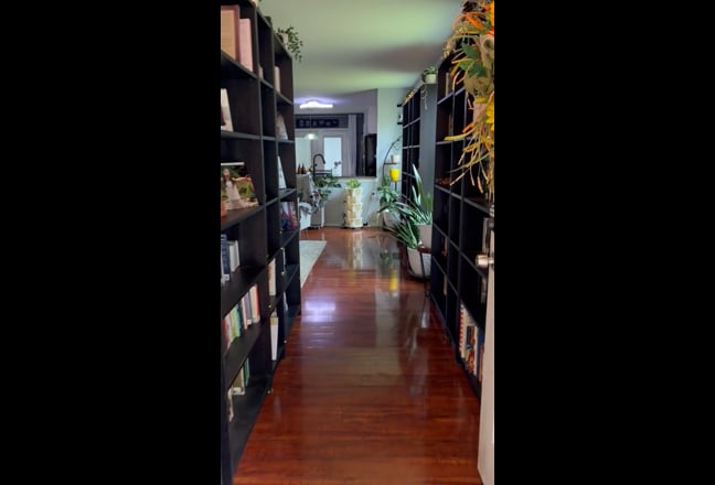 Private room in home full of books, light, plants Main Photo