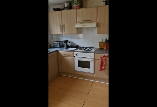 Double room in E15 (zone 3) Main Photo
