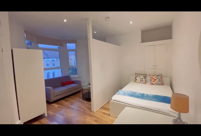 Video 1: 36F - Studio Flat