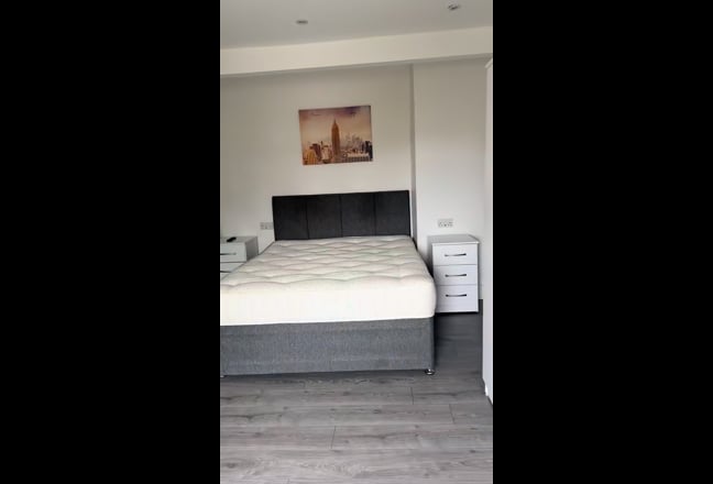 Double Ensuite Besides Jubilee Line at Nw!! Main Photo
