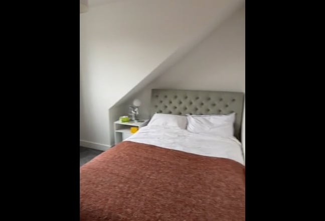 Ensuite in new build 2 bedroom house  Main Photo