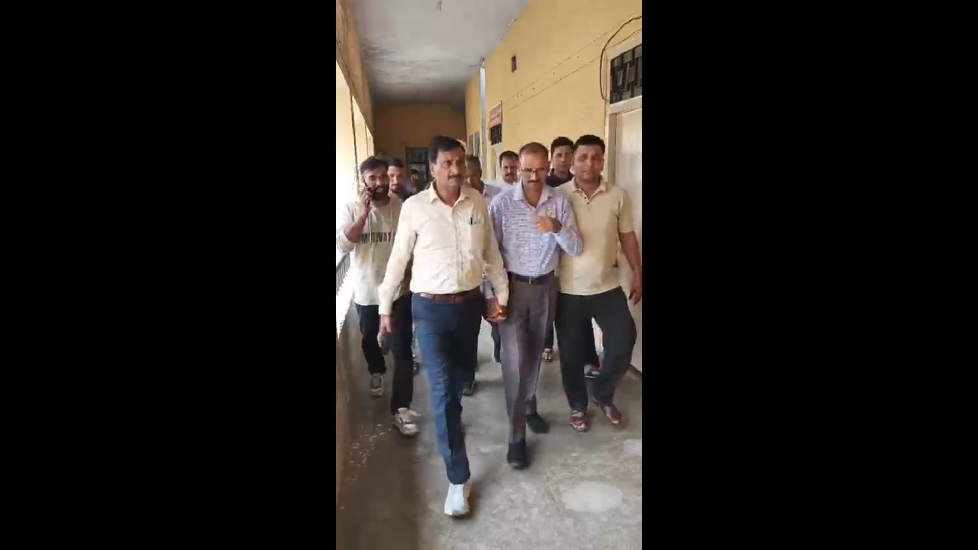 एंटी करप्शन की टीम ने मोदीनगर तहसील में आबकारी विभाग के हेड कांस्टेबल  जगत सिंह को ₹6000 लेते हुए रंगे हाथ दबोचा