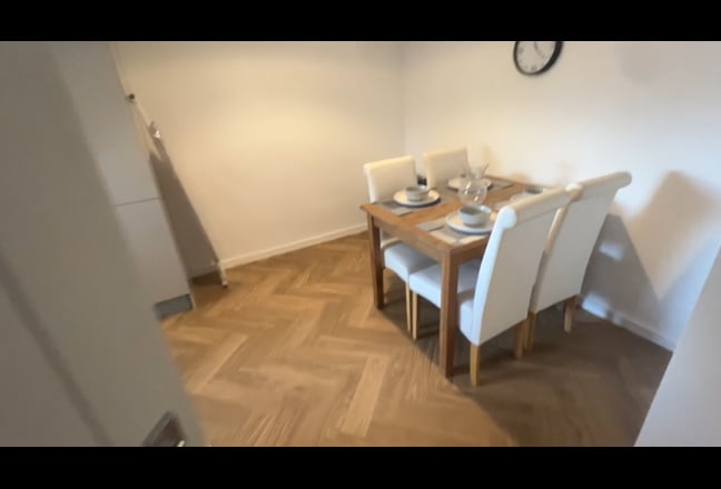 Large double room by Alex Hospital Main Photo