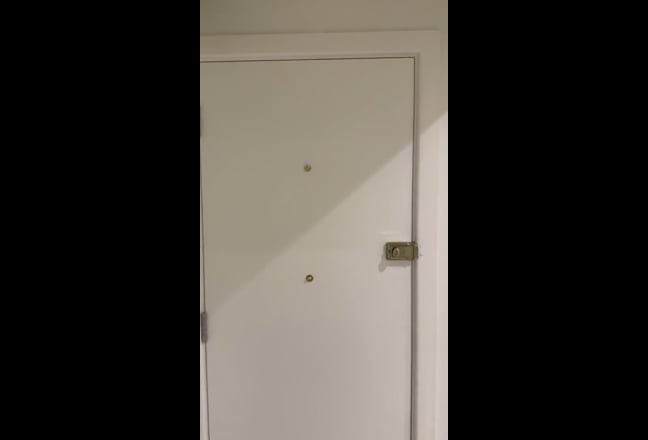 Double Room in a Newly Refurbished 2B1B Apartment Main Photo