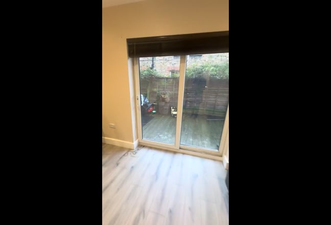 Fab 1 bed ground floor garden flat on Valley Road  Main Photo