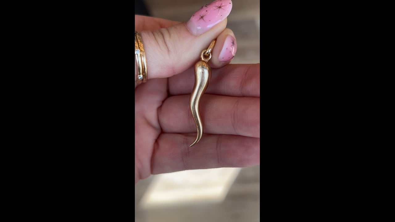 【ワニマ】コカ・コーラ：ヴィンテージスタイル・ウッドスレッドオーナメント Vintage Mid-Century Cornicello Charm 14k Yellow Gold – Filigree