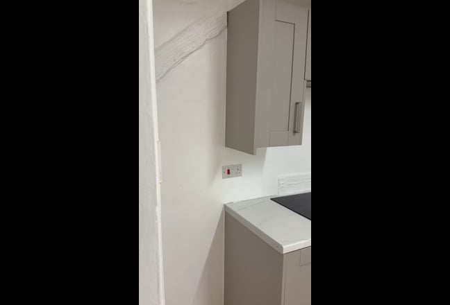 Modern 2 Bed Home with New Kitchen To Rent Main Photo