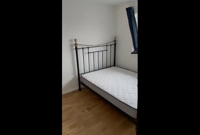 Double bedroom available  Main Photo