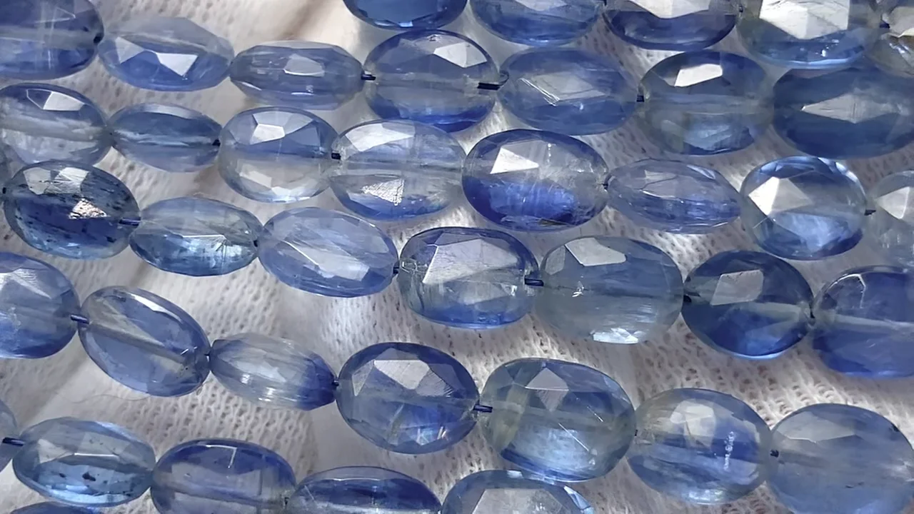 カイヤナイト オーバルカット 1連（約18cm）｜天然石ビーズの卸問屋