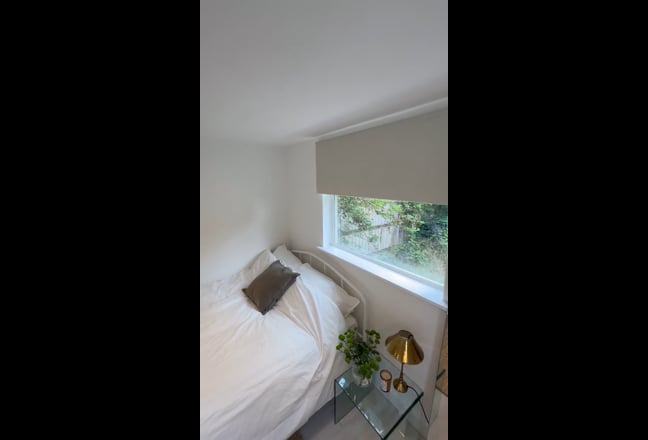 Self contained annex double bed, kitchen, bathroom Main Photo