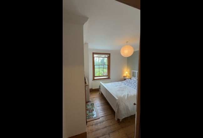 King-Size Bedroom 15 mins from Station Main Photo