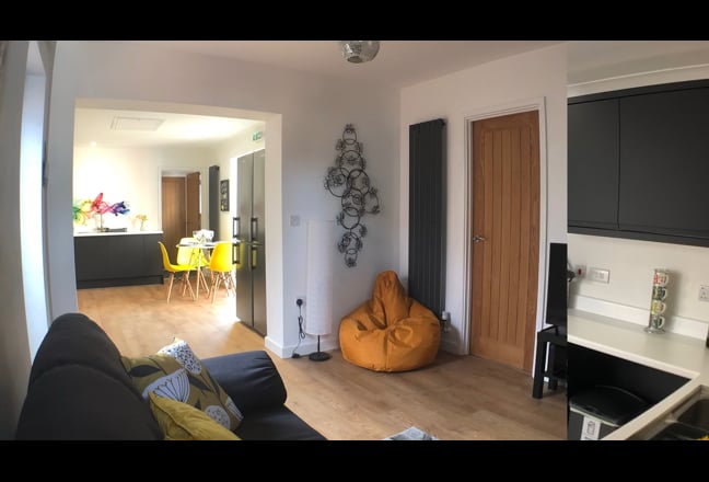 **Fab social spaces! Great location!** Main Photo