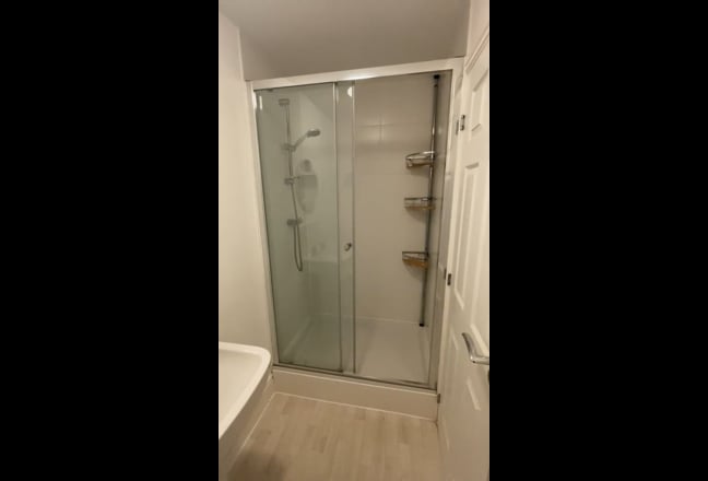 Large Double Room with En Suite  Shaftesbury Main Photo