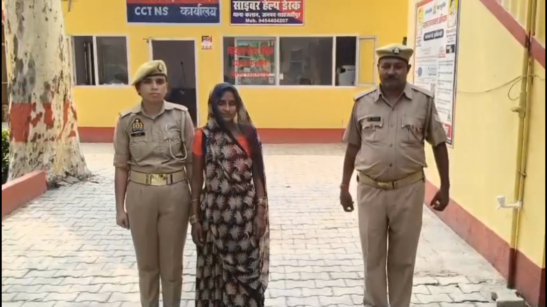 दहेज उत्पीड़न मामले में वांछित सास गिरफ्तार

शाहजहांपुर के कलान थाना पुलिस ने दहेज उत्पीड़न और विवाहिता की मौत से जुड़े मामले में वांछित अभियुक्ता भानवती को गिरफ्तार किया है। आरोपी पर दहेज की मांग को लेकर विवाहिता को प्रताड़ित करने का आरोप है। पुलिस ने उसे उदियावारा मोड़ के पास से गिरफ्तार कर न्यायालय में पेश किया।