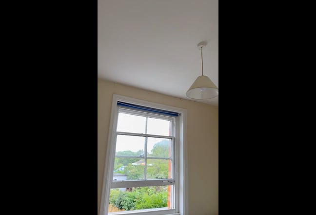 Bright Room located in Brondesbury Park- Zone 2 Main Photo