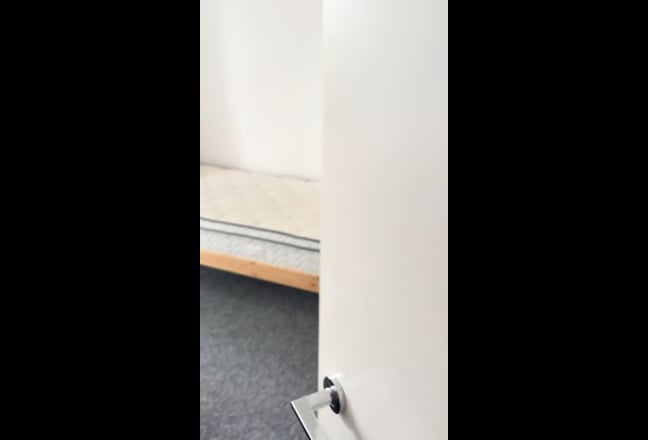 Fully furnished room for one person Main Photo