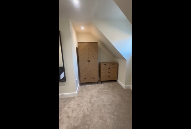 All Bills Included-En-Suite Room Main Photo