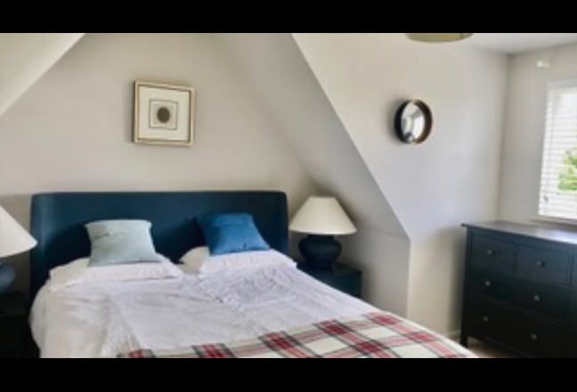 Top Floor En-Suite Room, 5 Mins from Station Main Photo