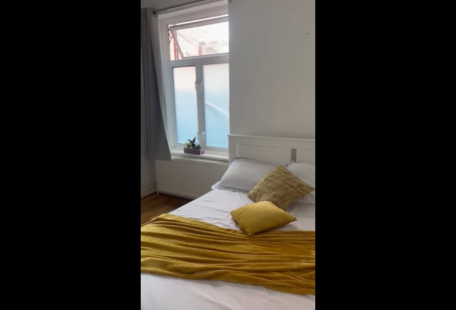 166H - Double room  in Stunning House With Garde Main Photo