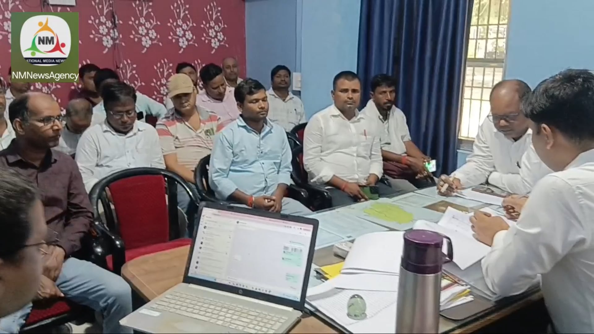 बीडीओ ने आवास सहायकों व मनरेगा कर्मियों के साथ की समीक्षा बैठक