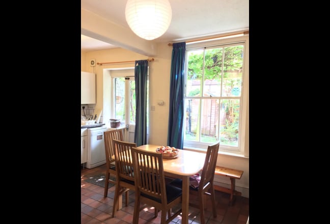 Multicultural Grad Student Home &pound;45 pm Utilities! Main Photo