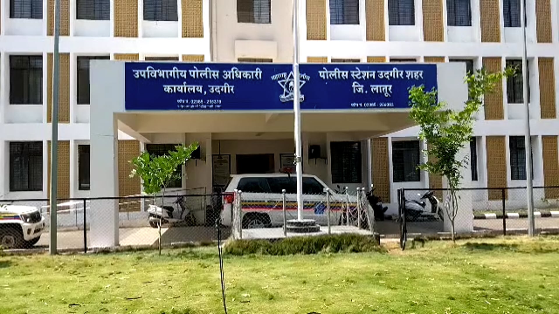 दुचाकी रोडवर लावण्याच्या कारणावरून एसटी चालकांस मारहाण