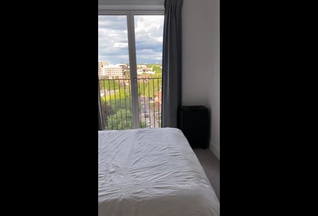 New en-suite double room – 4 mins from tube Main Photo