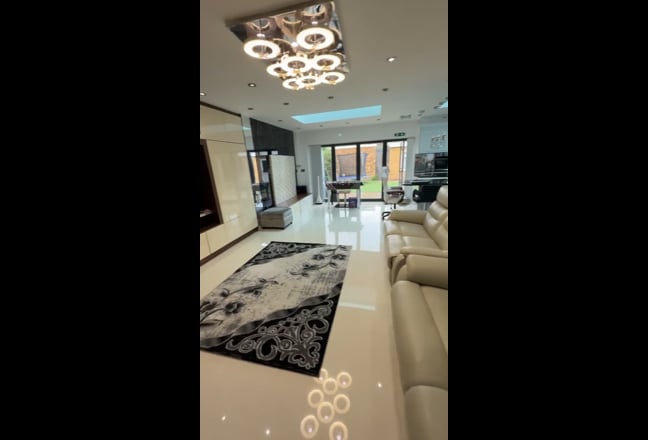Beautiful modern en-suite bedroom Main Photo