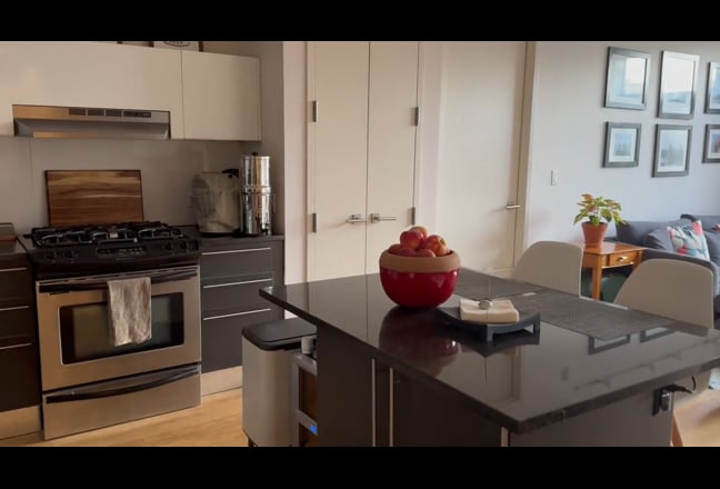 Room+Private Bathroom in Pet Friendly apartment Main Photo