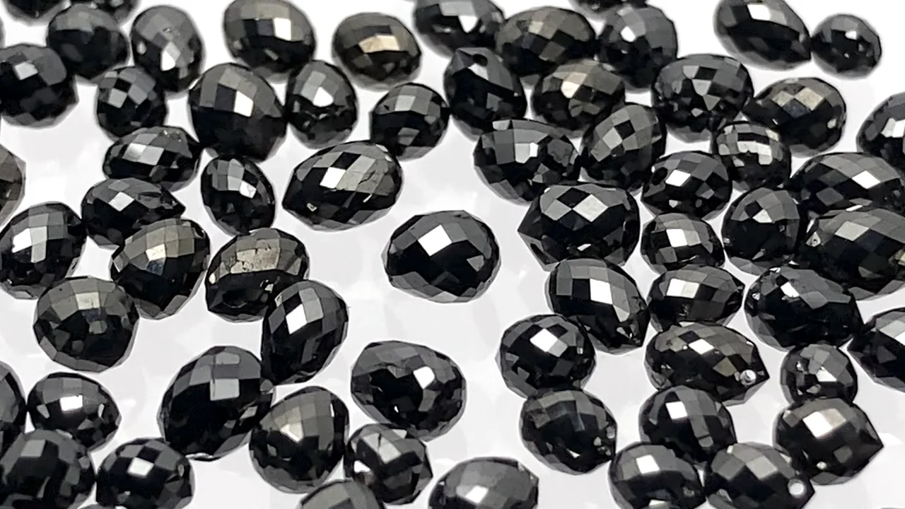 ブラックダイヤモンド ドロップ ブリオレットカット 3粒4,980円