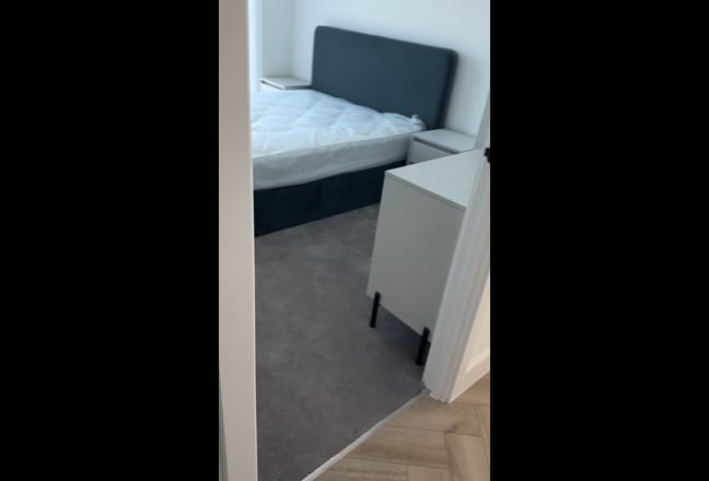 Luxury room with priv bathroom in city centre. Main Photo