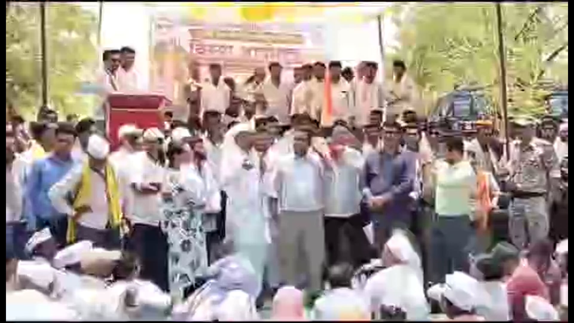 गडचिरोली विधानसभा क्षेत्राचे आमदार डॉ मिलिंद नरोटे पोहचले शेतकऱ्यांच्या ठिय्या आंदोलनात