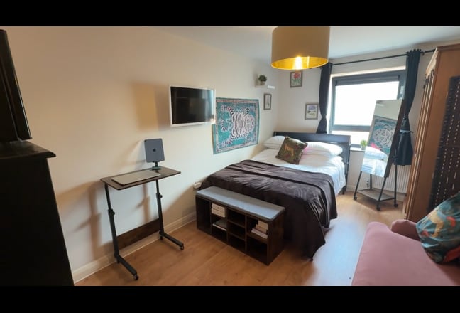 Flexible double bedroom rental - INC Main Photo