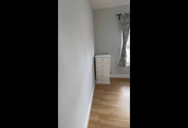 En Suite Next to Charlton Station  Main Photo