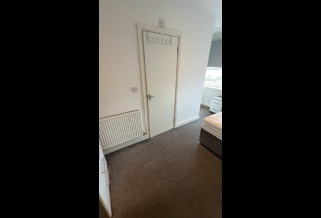 Double Rooms to Rent Next to Train Station Main Photo