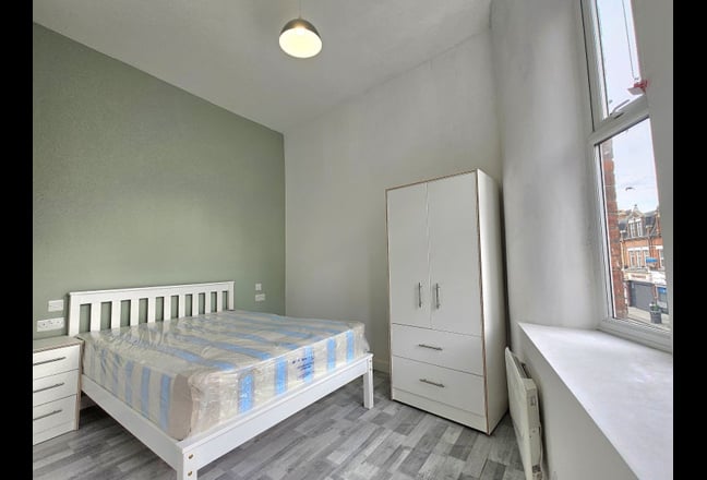 ✨ Beautiful Self Contained Studio Flat – Inc Bills Main Photo