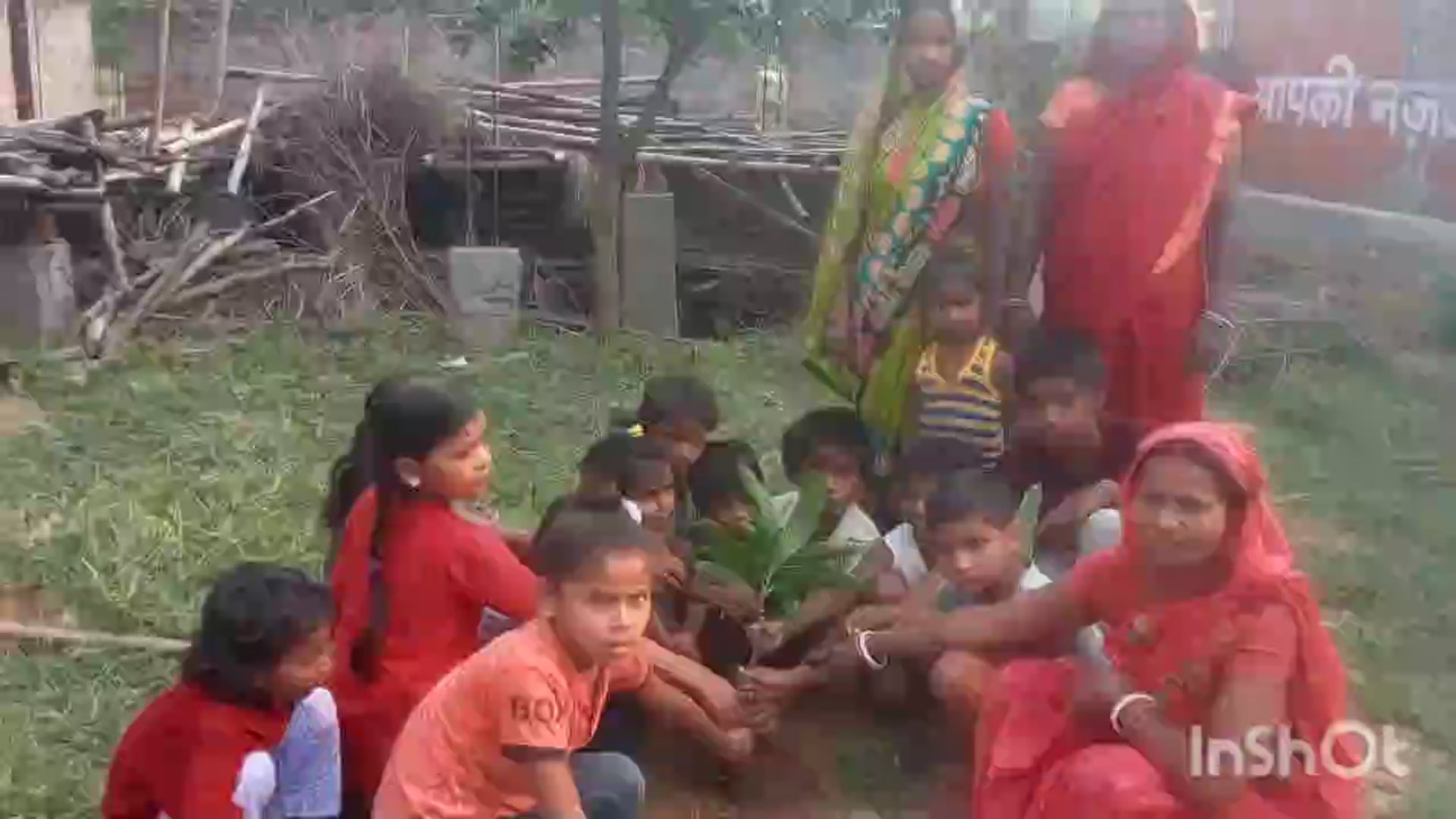 एकल विद्यालय धनजोरवा में आचार्य के द्वारा मनाया पर्यावरण दिवस, बच्चों को पर्यावरण के प्रति किया जागरूक