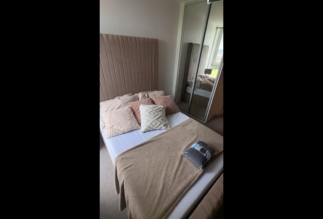 Double Ensuite Room with Park View & Parking  Main Photo